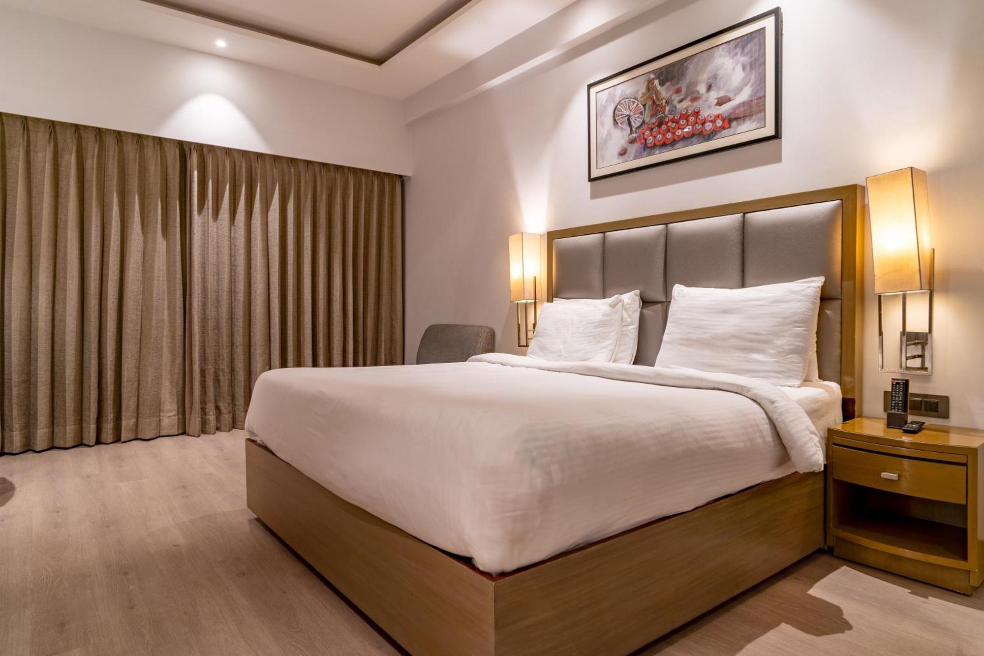 Regenta Place Amritsar By Royal Orchid Hotels Limited Bagian luar foto