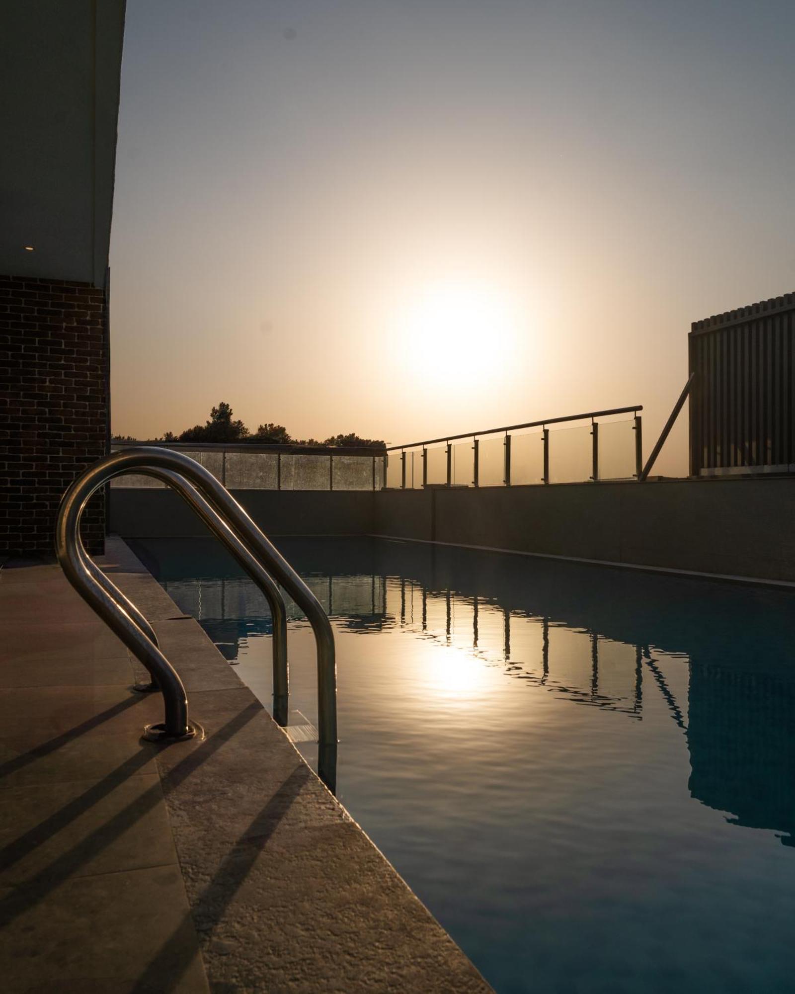 Regenta Place Amritsar By Royal Orchid Hotels Limited Bagian luar foto