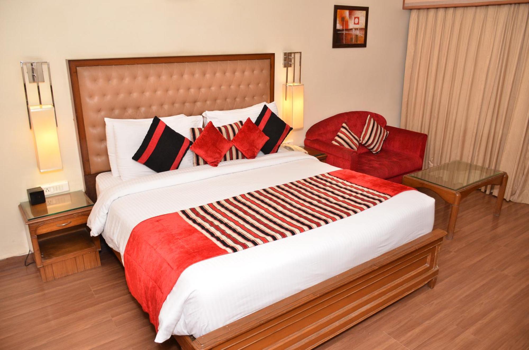 Regenta Place Amritsar By Royal Orchid Hotels Limited Bagian luar foto