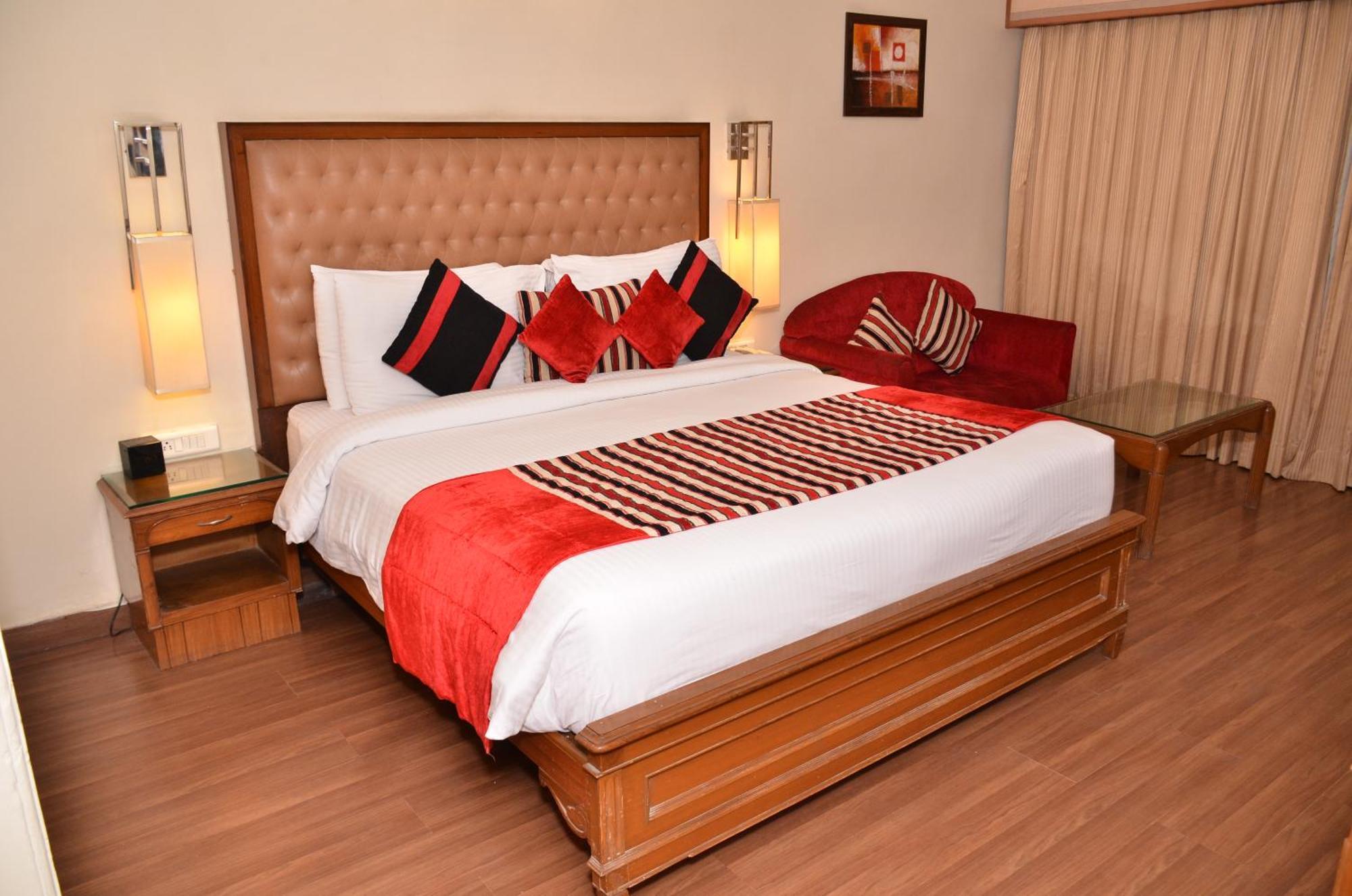 Regenta Place Amritsar By Royal Orchid Hotels Limited Bagian luar foto